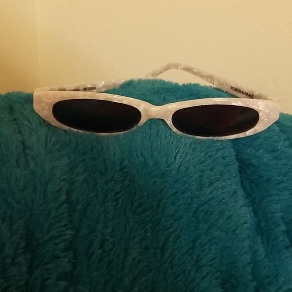 Roberi & Fraud Frances cateye Pearlized sunglasses - Picture 4 of 15